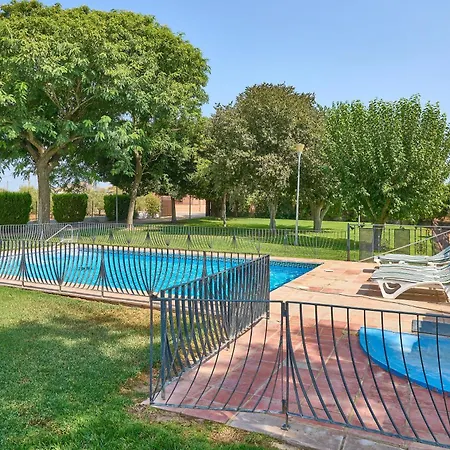 La Piscina Y Jardin La Carlota