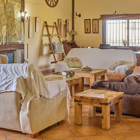 La Piscina Y Jardin Holiday home *
